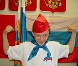 Пионерские галстуки и пилотки